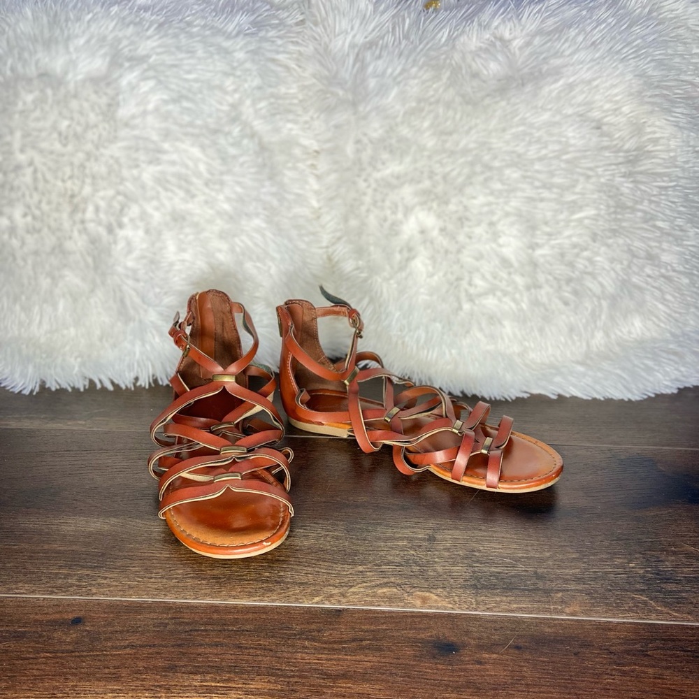 Universal Thread. Brown sandals